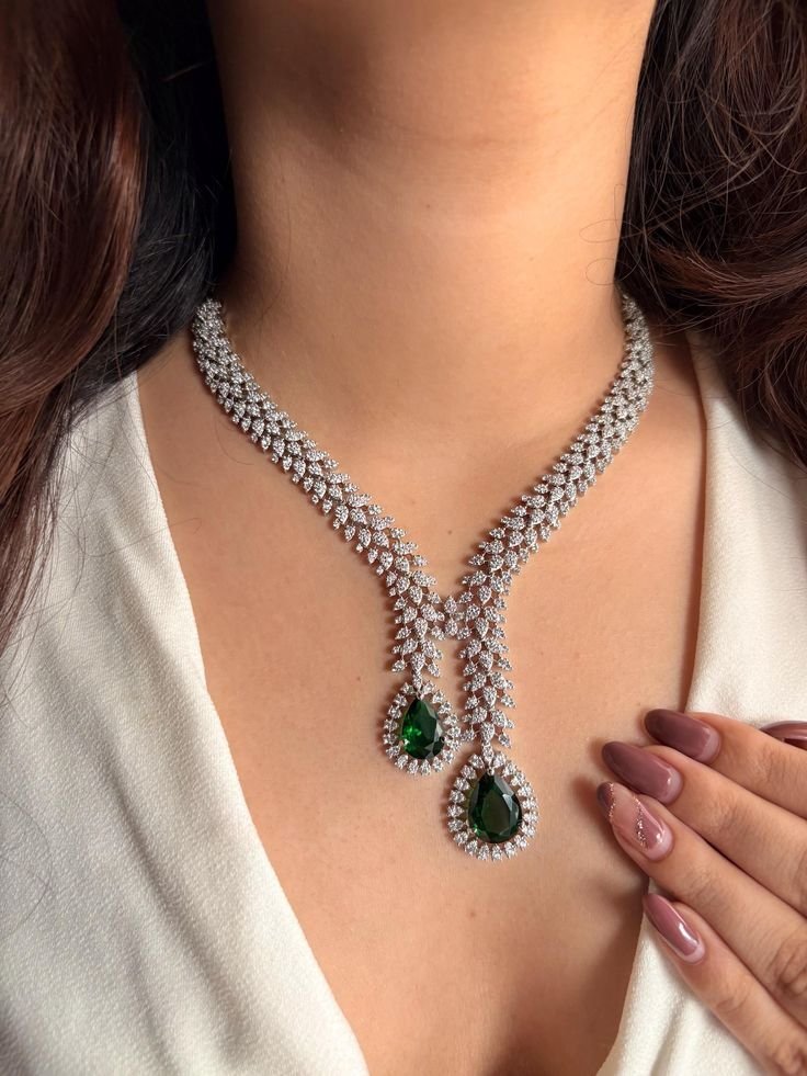 Diamond pendant necklace